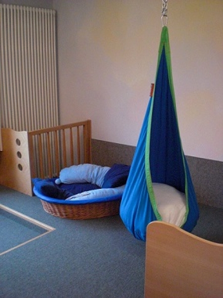 Ein kleiner Auschnitt vom Raum für differenziertes Arbeiten. Jede Gruppe besitzt einen Raum für Rückzugsmöglichkeiten, um zur Ruhe zu kommen oder für die Kleingruppenarbeit.